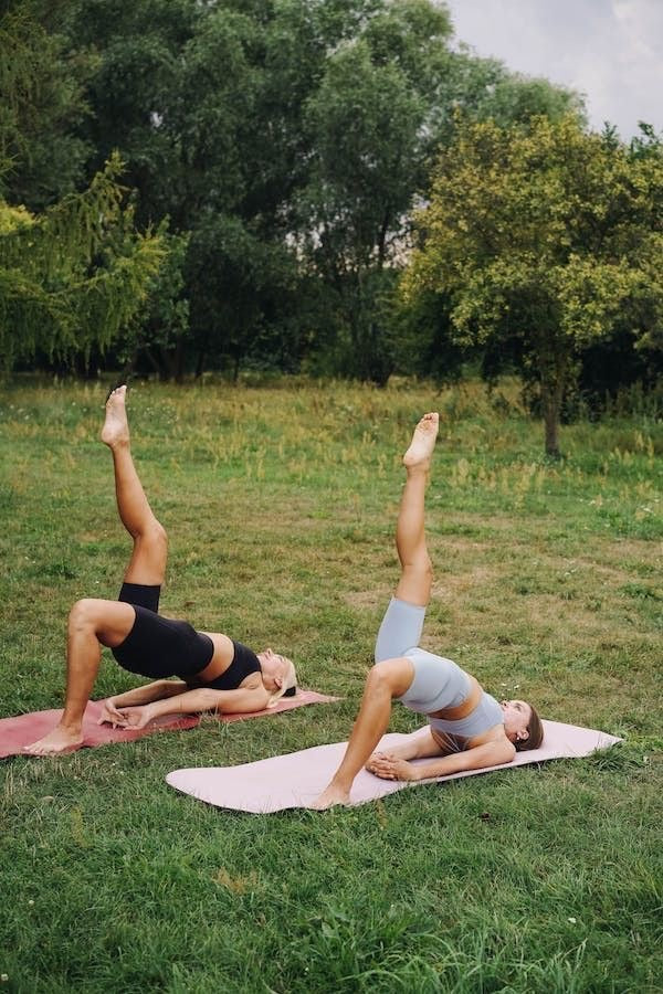 YOGA VINYASA À LA PLAGE